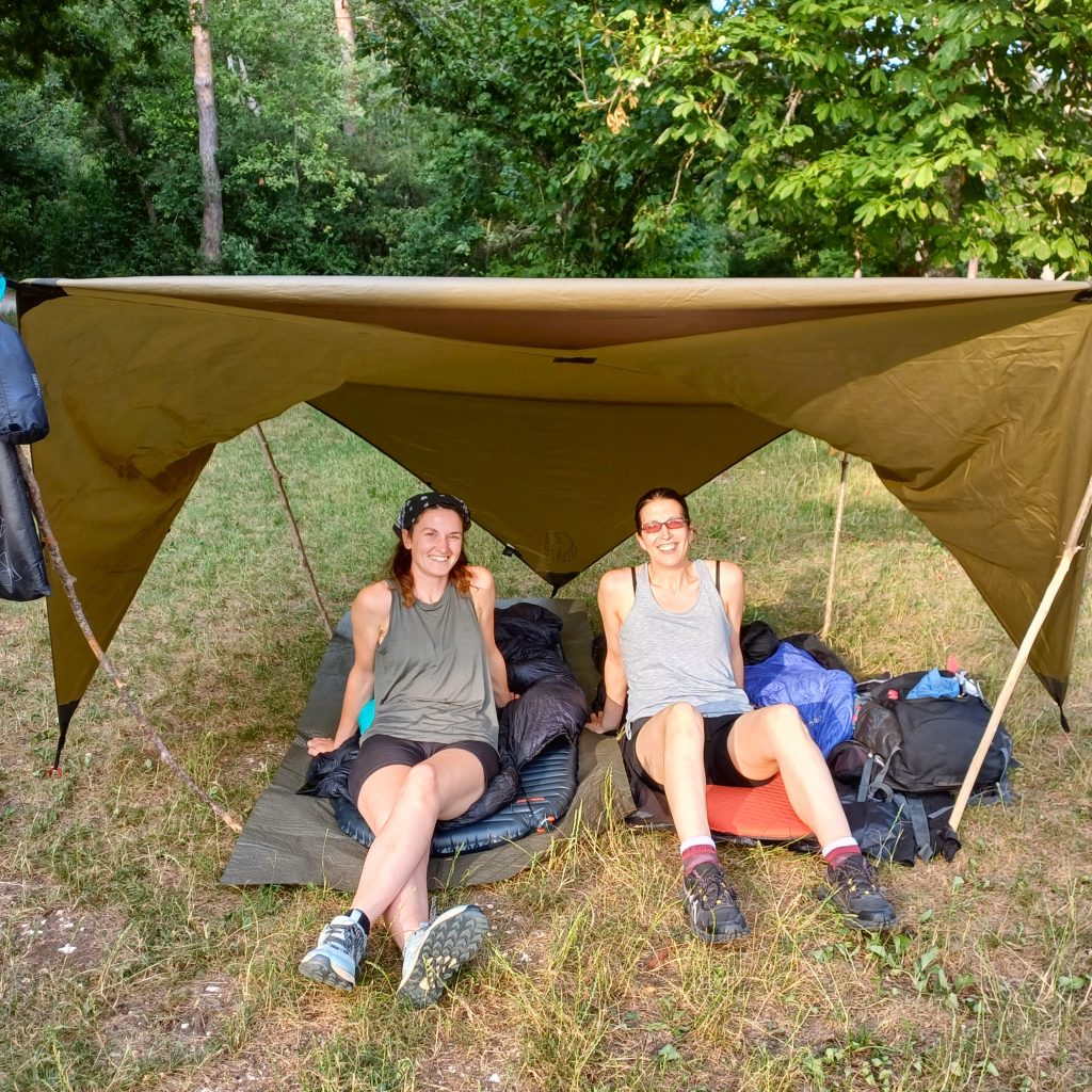 Luisa und Jana begleiten Menschen auf Trekkingtouren.