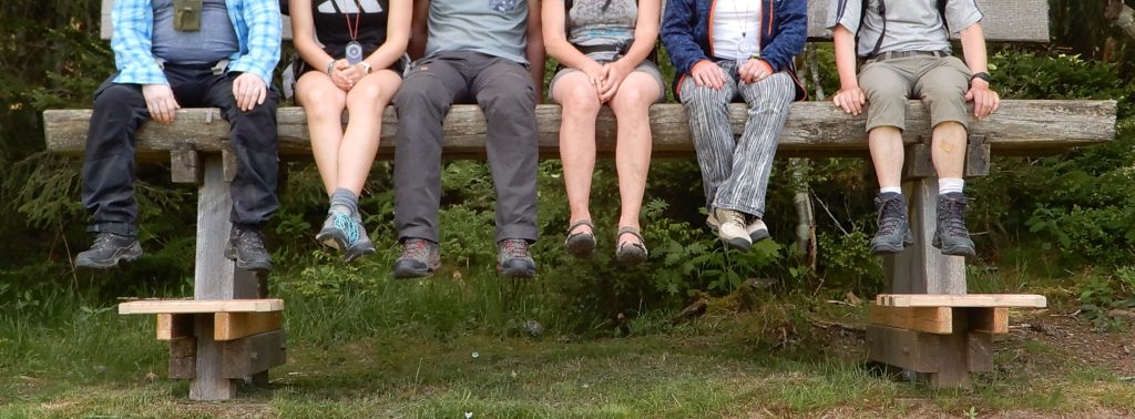 Teambuilding in der Natur auf einer Wanderung